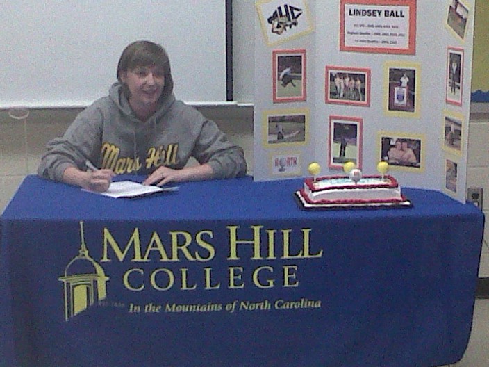 Lindsey Bell signs for Mars Hill